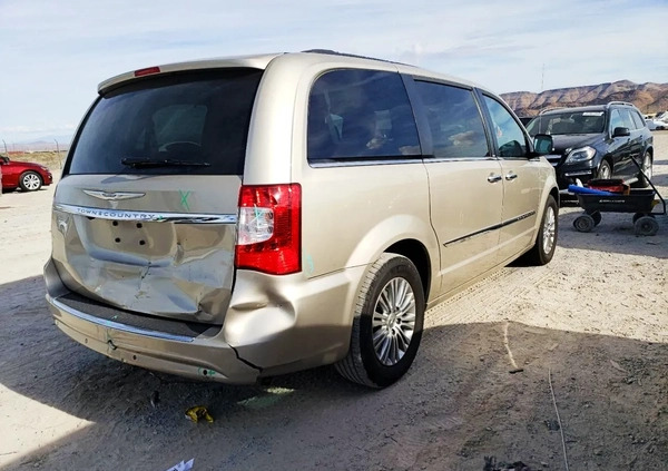 Chrysler Town &amp; Country cena 33000 przebieg: 97014, rok produkcji 2013 z Boguchwała małe 67